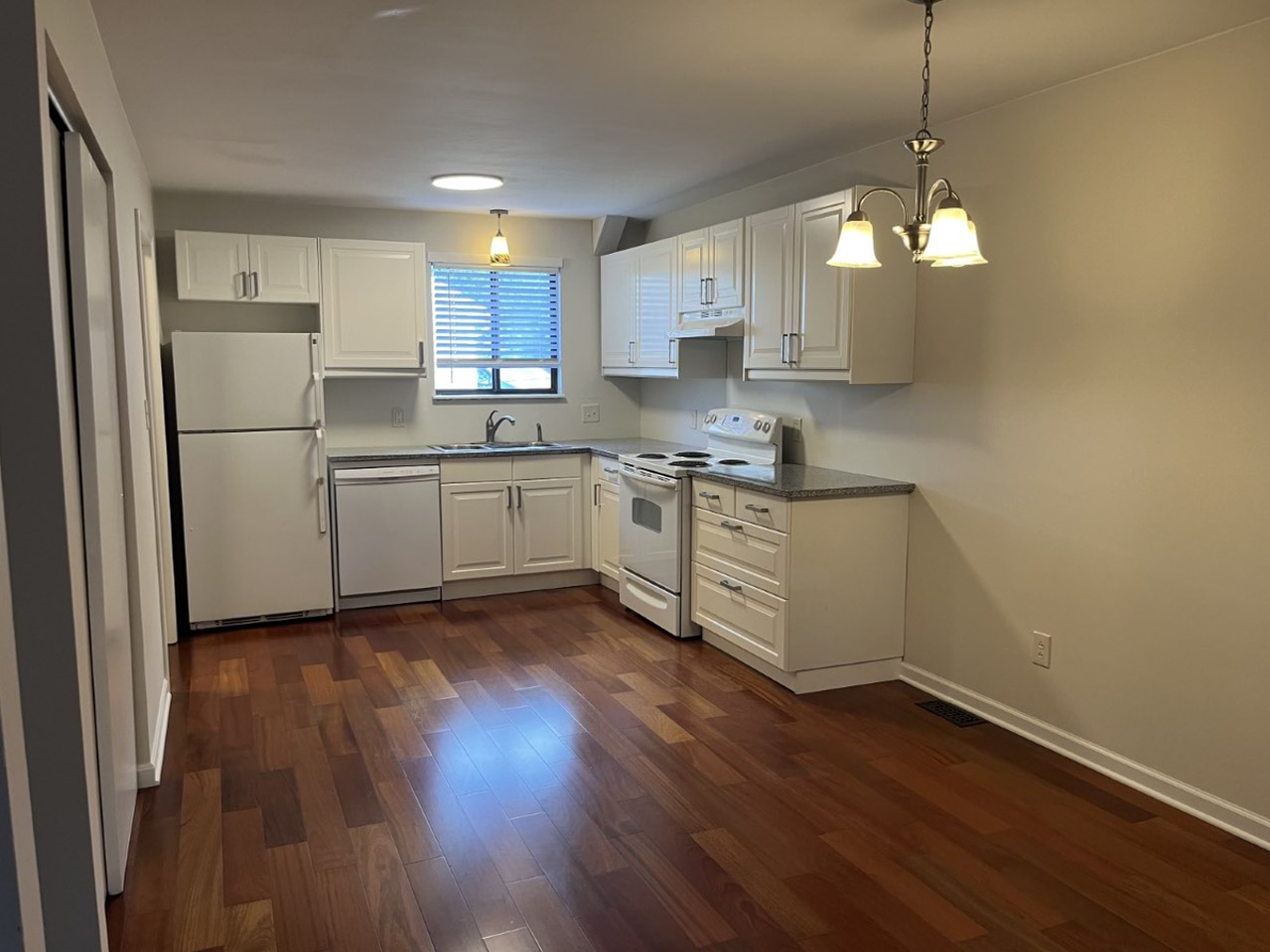 308 S Mechanic St #308 - Photo 3 of 6