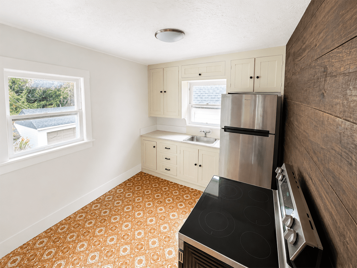578 Dearborn Ave #2 - Photo 2 of 10
