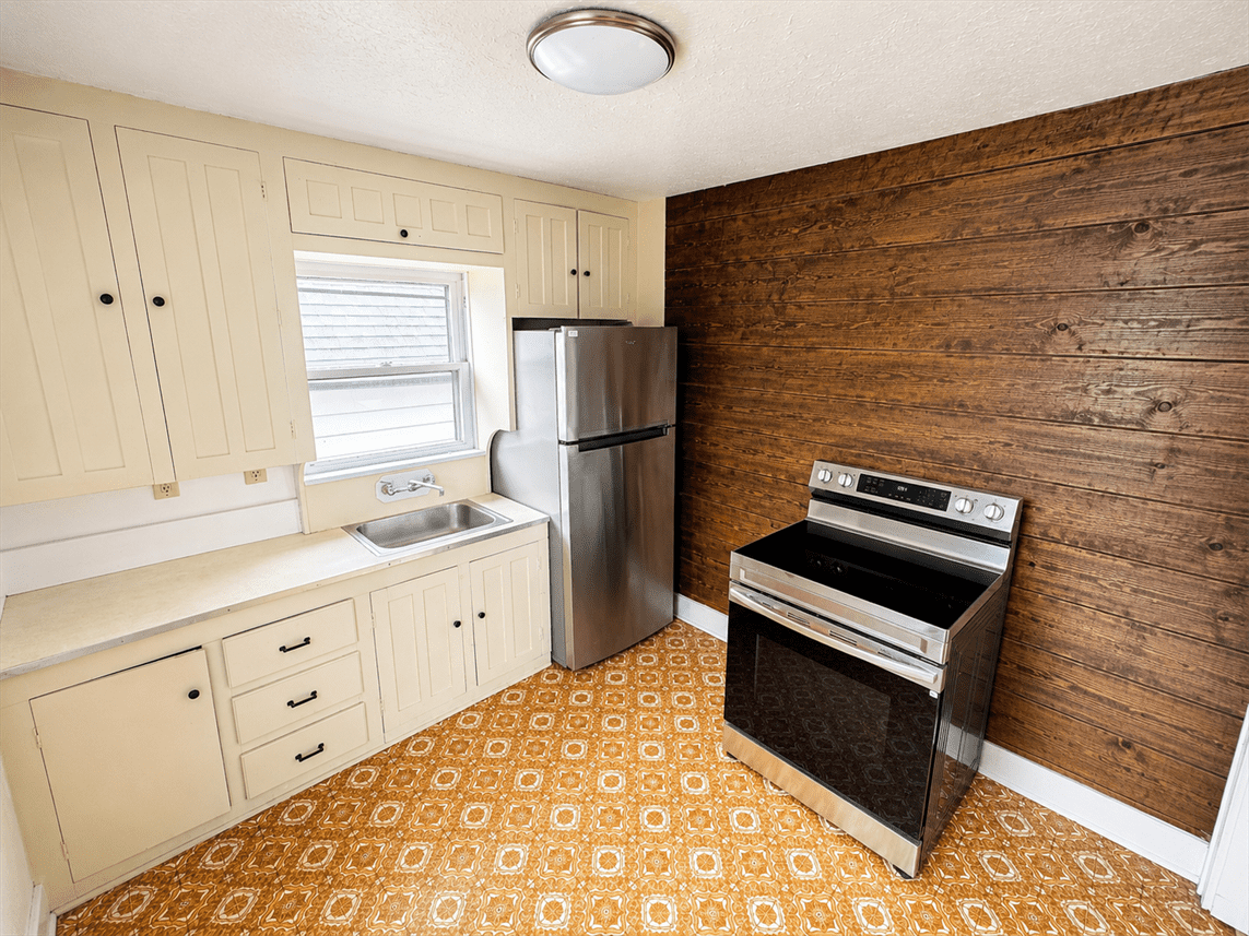 578 Dearborn Ave #2 - Photo 3 of 10