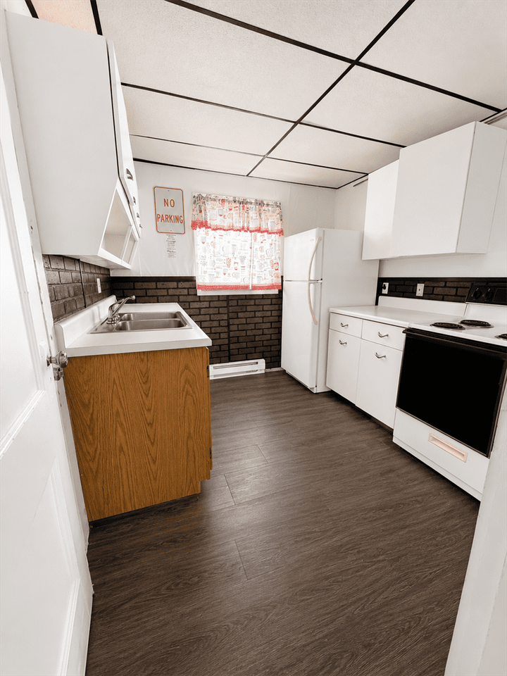 578 Dearborn Ave #1 - Photo 3 of 13