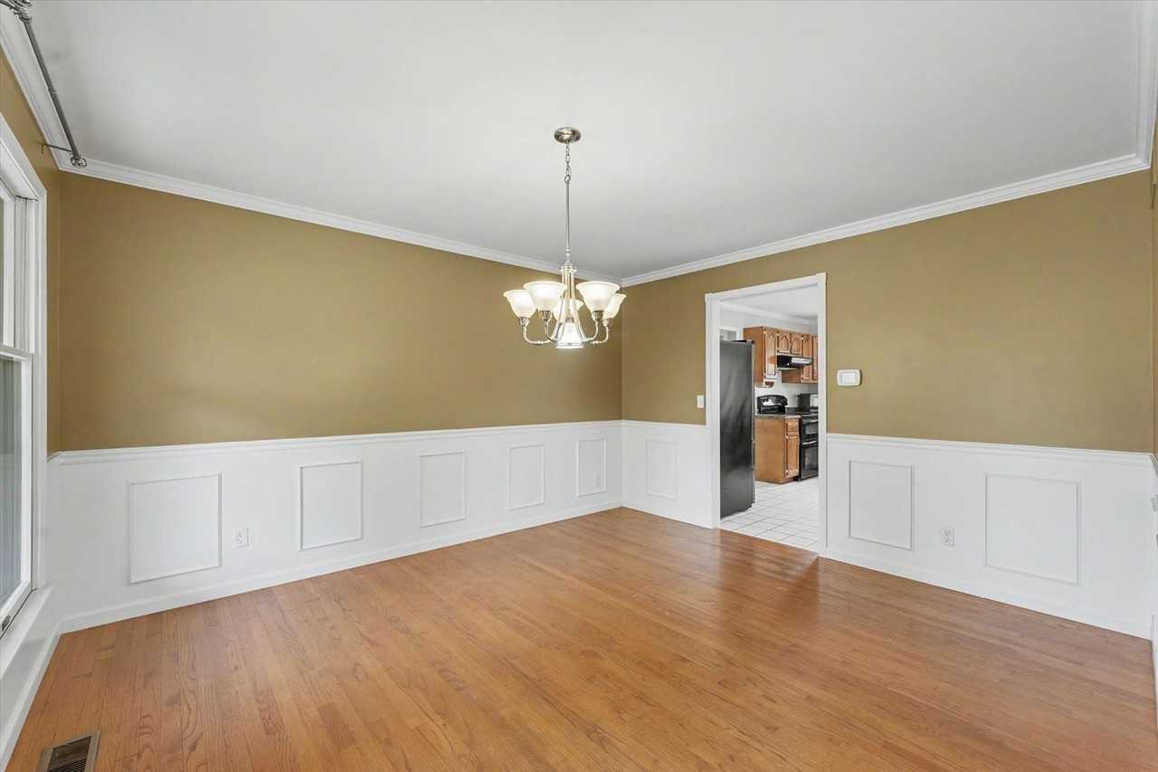 2401 Peppertree Pl - Photo 5 of 34