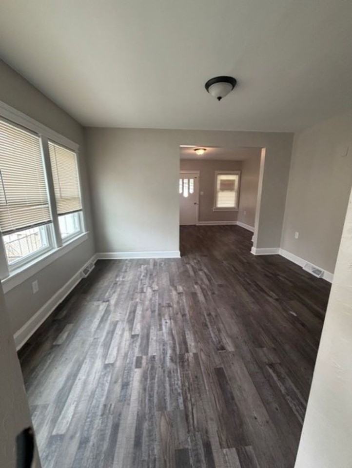 1005 Minor Ave - Photo 3 of 11