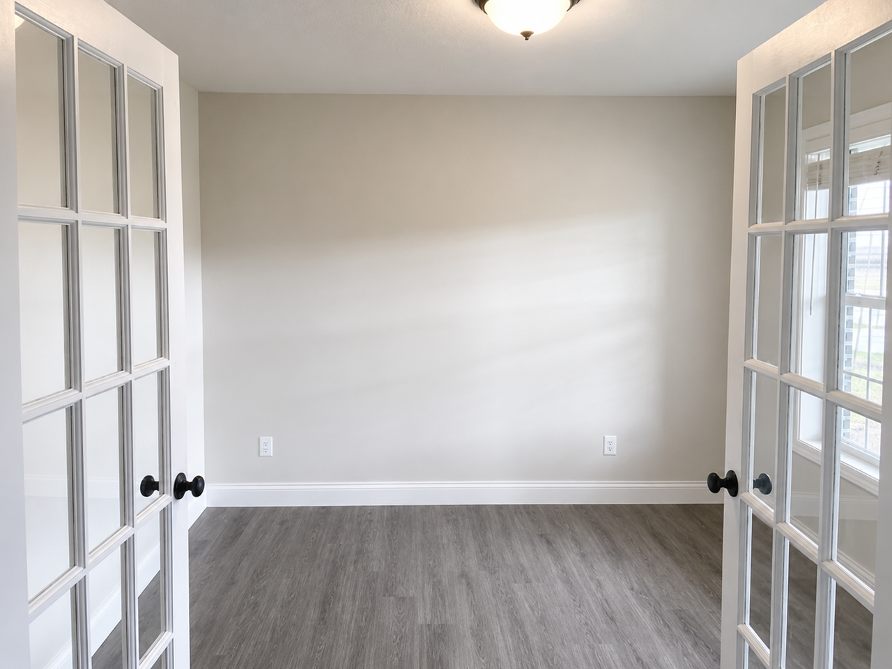 1605 Peppermill Ln - Photo 4 of 12