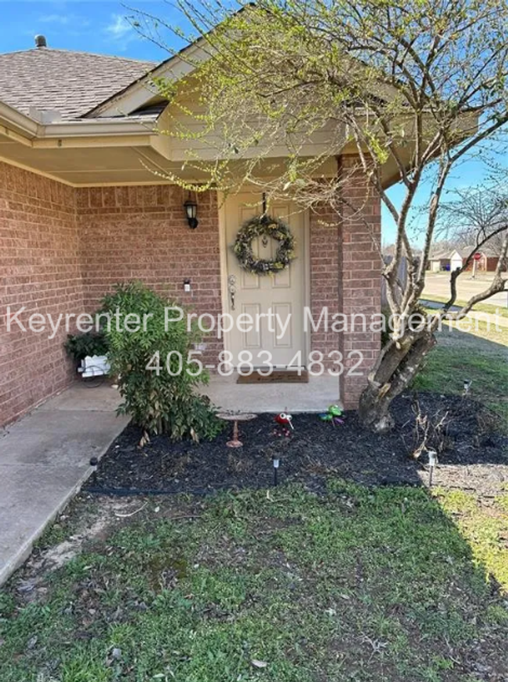 802 Beaumont Sq - Photo 2 of 5