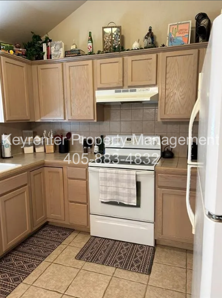 802 Beaumont Sq - Photo 4 of 5