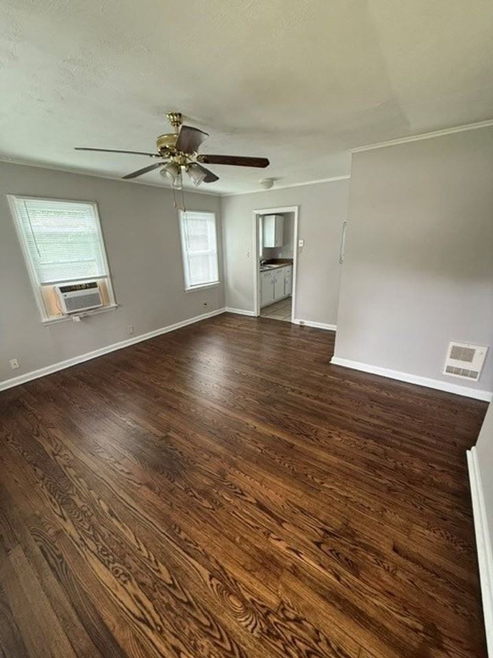 203 Sunset Ct - Photo 2 of 13