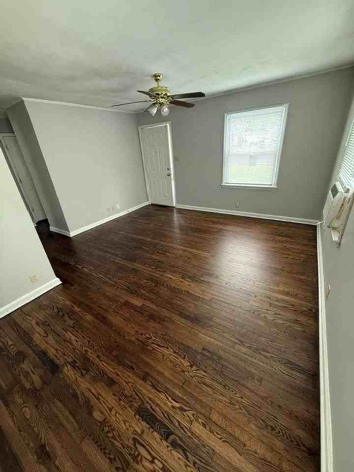 203 Sunset Ct - Photo 3 of 13