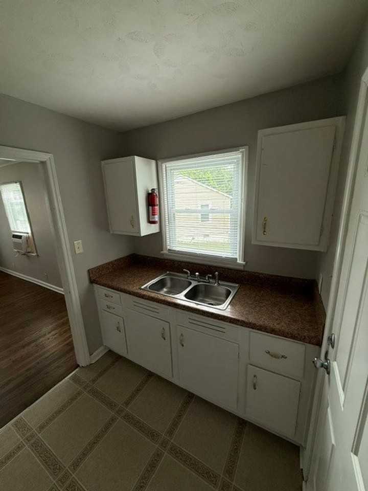 203 Sunset Ct - Photo 6 of 13