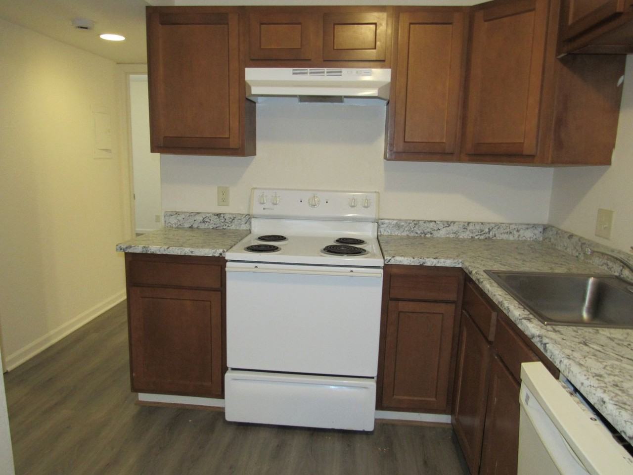 Ridgecrest Apartments - Photo 5 of 22