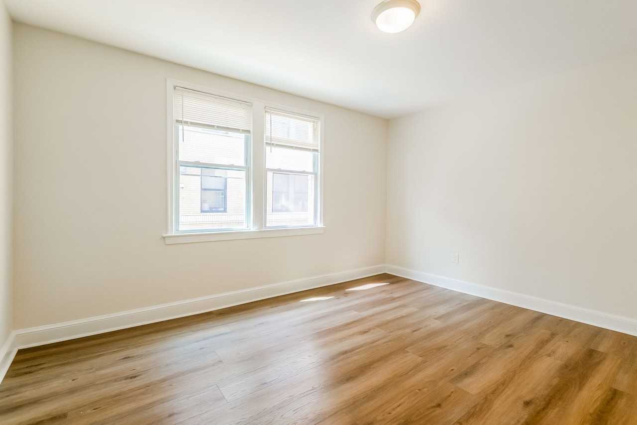 535 Mellon St Se - Photo 2 of 19
