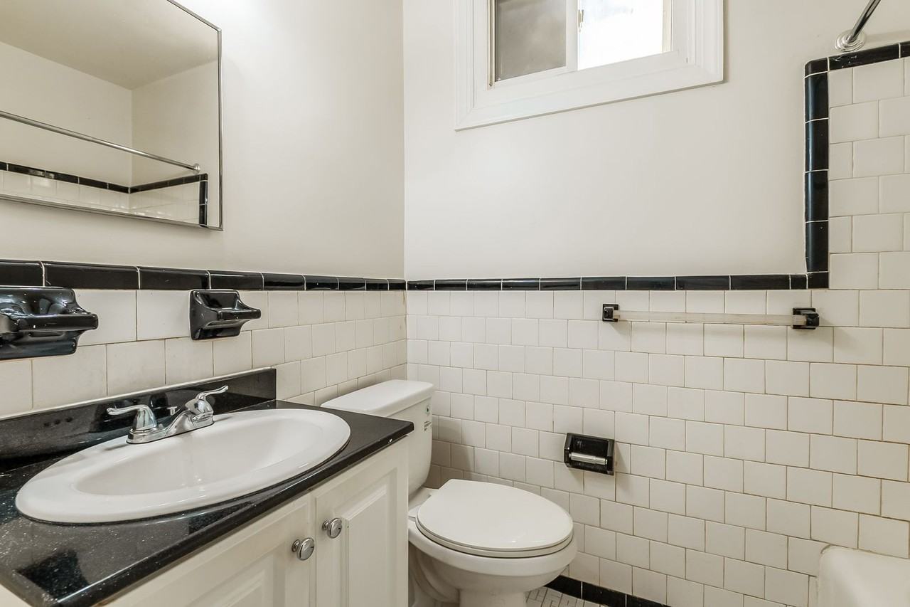 127 17th St Se - Photo 2 of 25