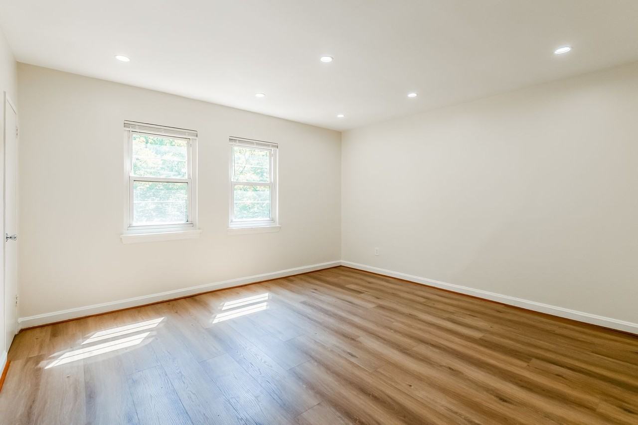 127 17th St Se - Photo 3 of 25