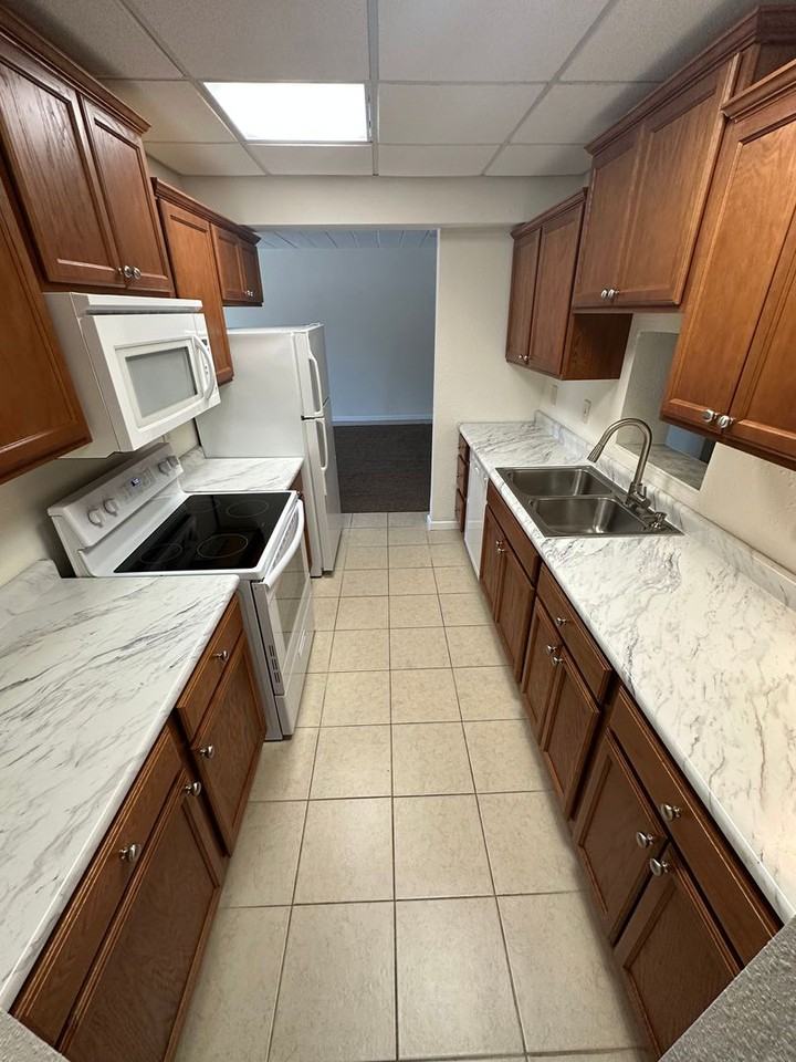 811 W Springfield - Photo 4 of 8