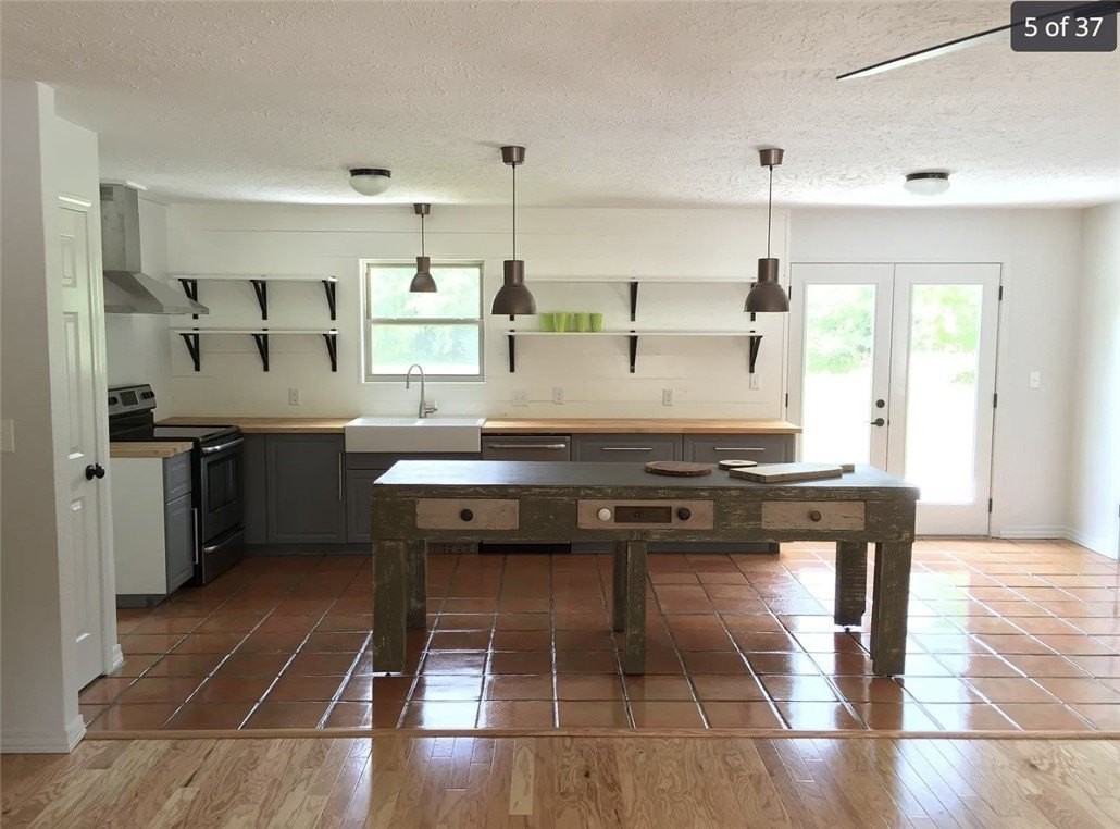 1249 Stratton Rd - Photo 3 of 12