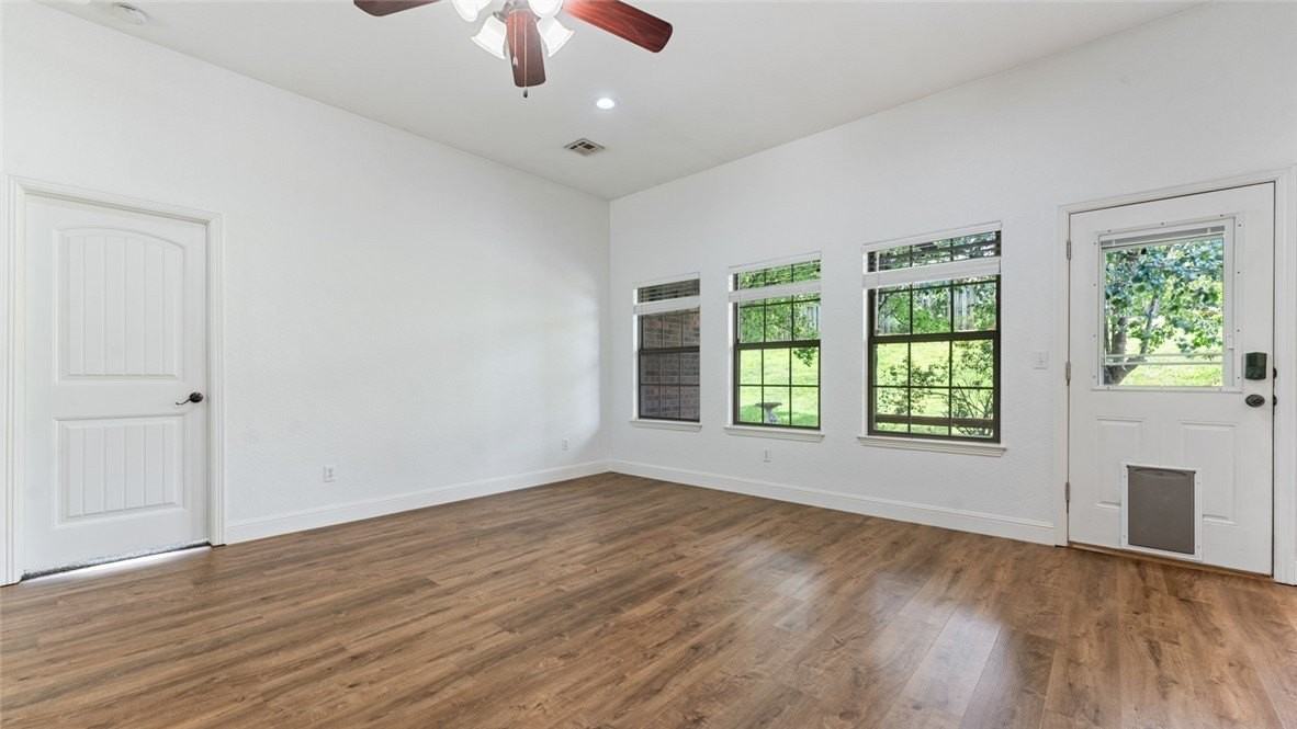 410 Beasley Dr - Photo 4 of 20