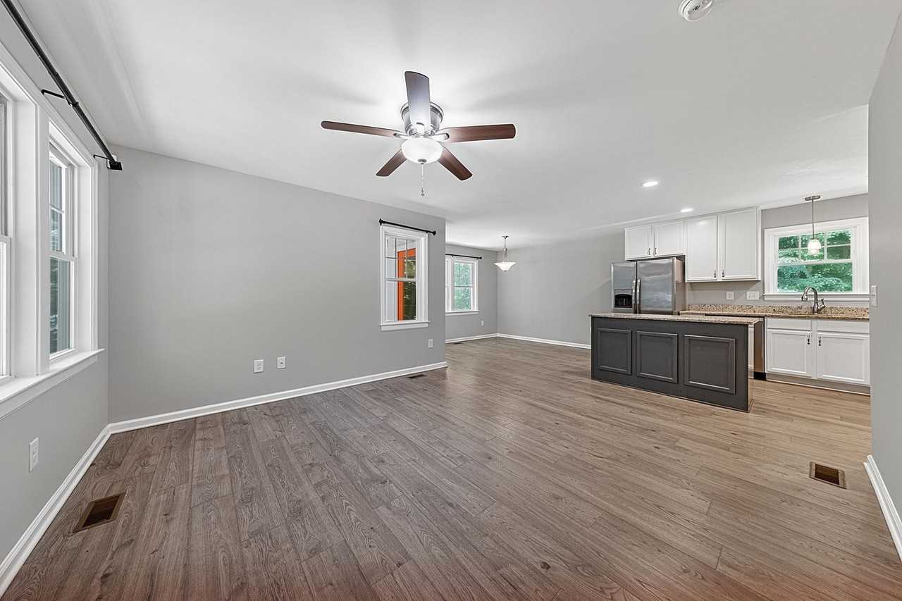 15 Huntington Dr - Photo 2 of 13