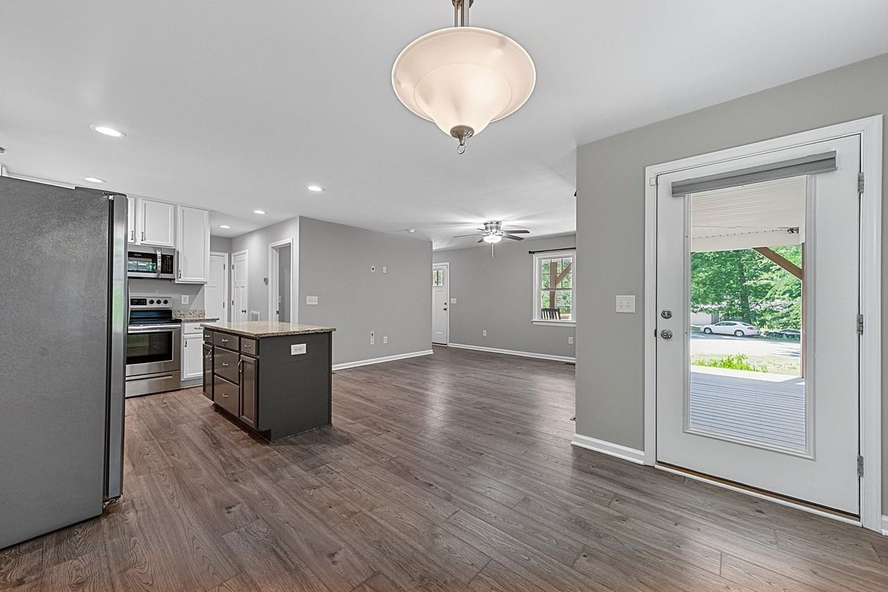 15 Huntington Dr - Photo 3 of 13