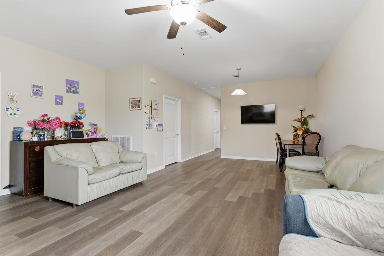 2510 Avenue A - Photo 4 of 22