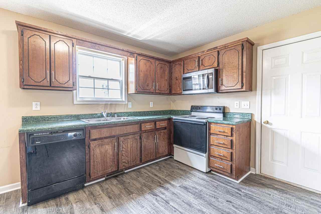 824 Flyer Ct - Photo 4 of 18