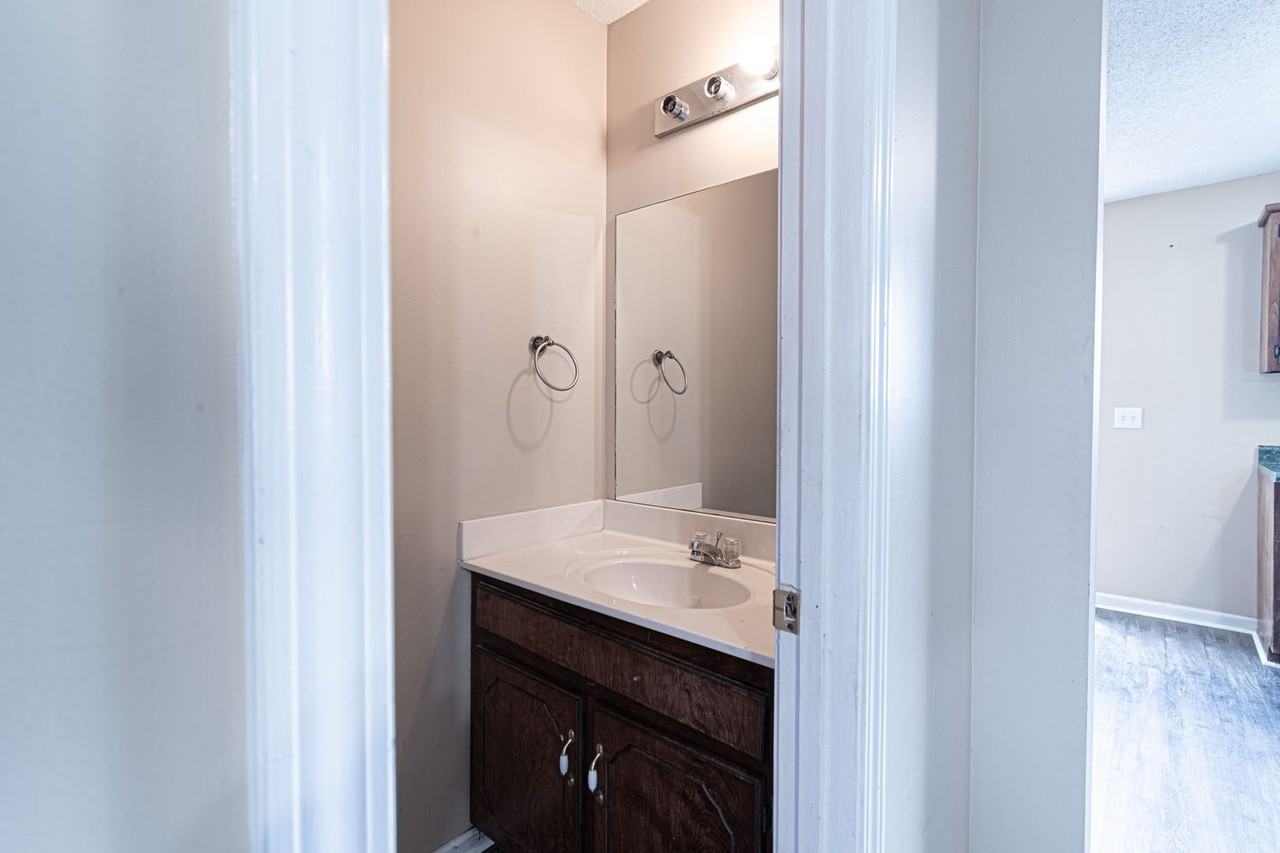 824 Flyer Ct - Photo 7 of 18