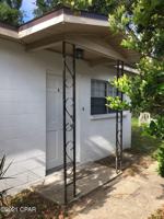 featured image of 1527 Grace Ave #B