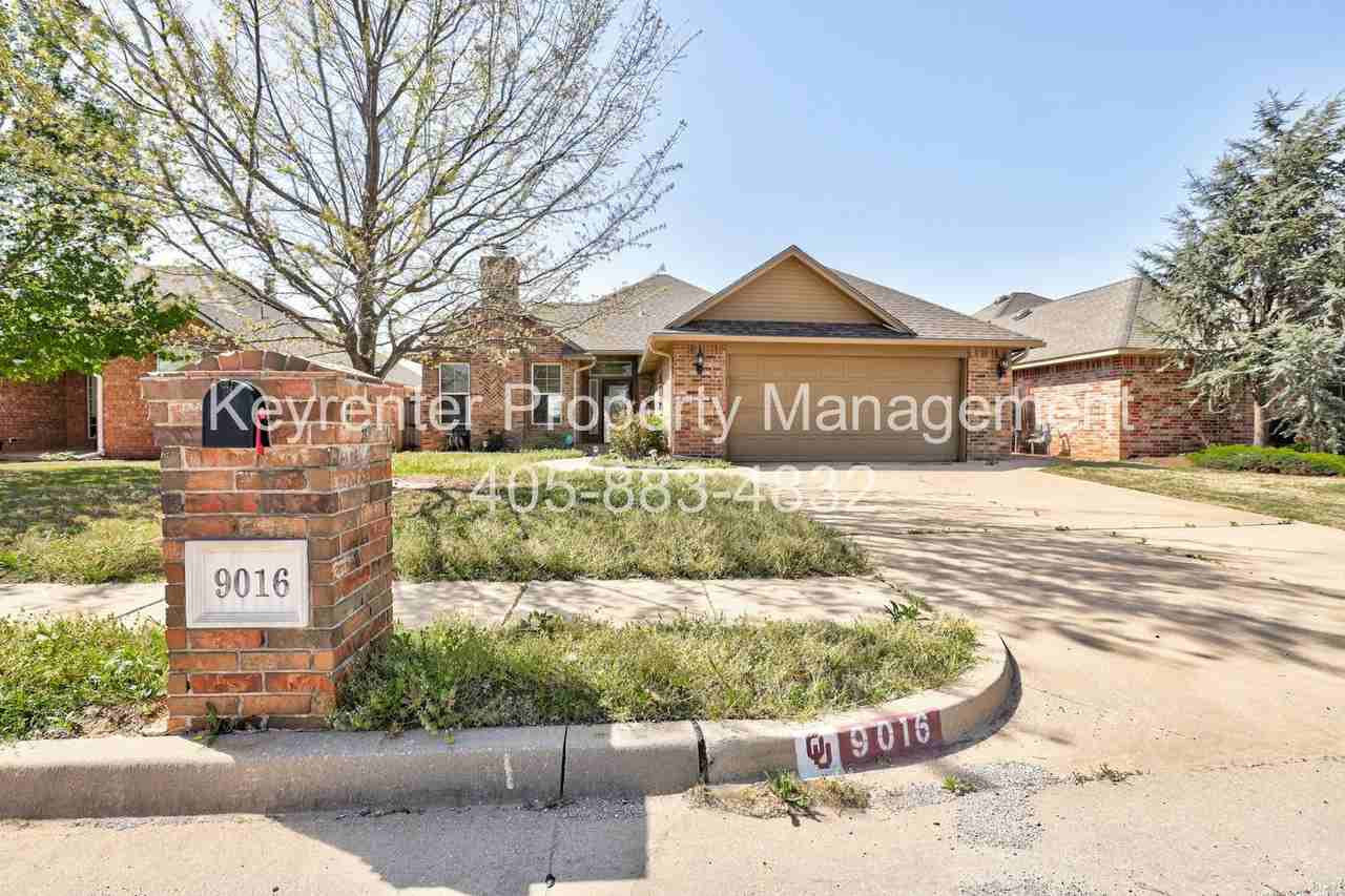 9016 Nw 75th St - Photo 2 of 33