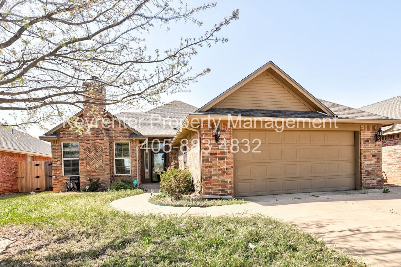 9016 Nw 75th St - Photo 3 of 33