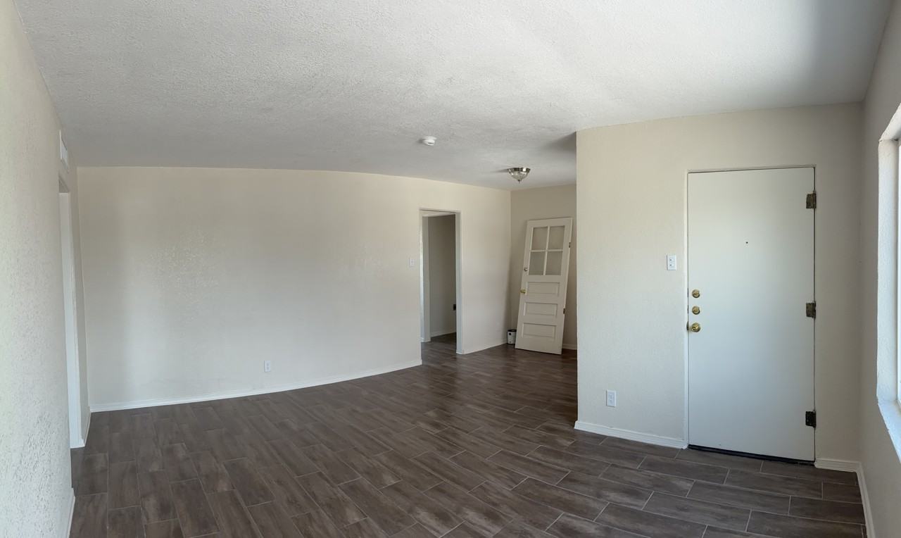 608 Barcelona Dr #1 - Photo 4 of 15