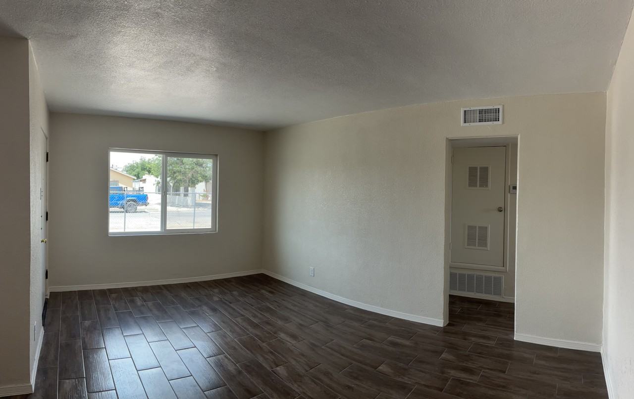 608 Barcelona Dr #1 - Photo 5 of 15