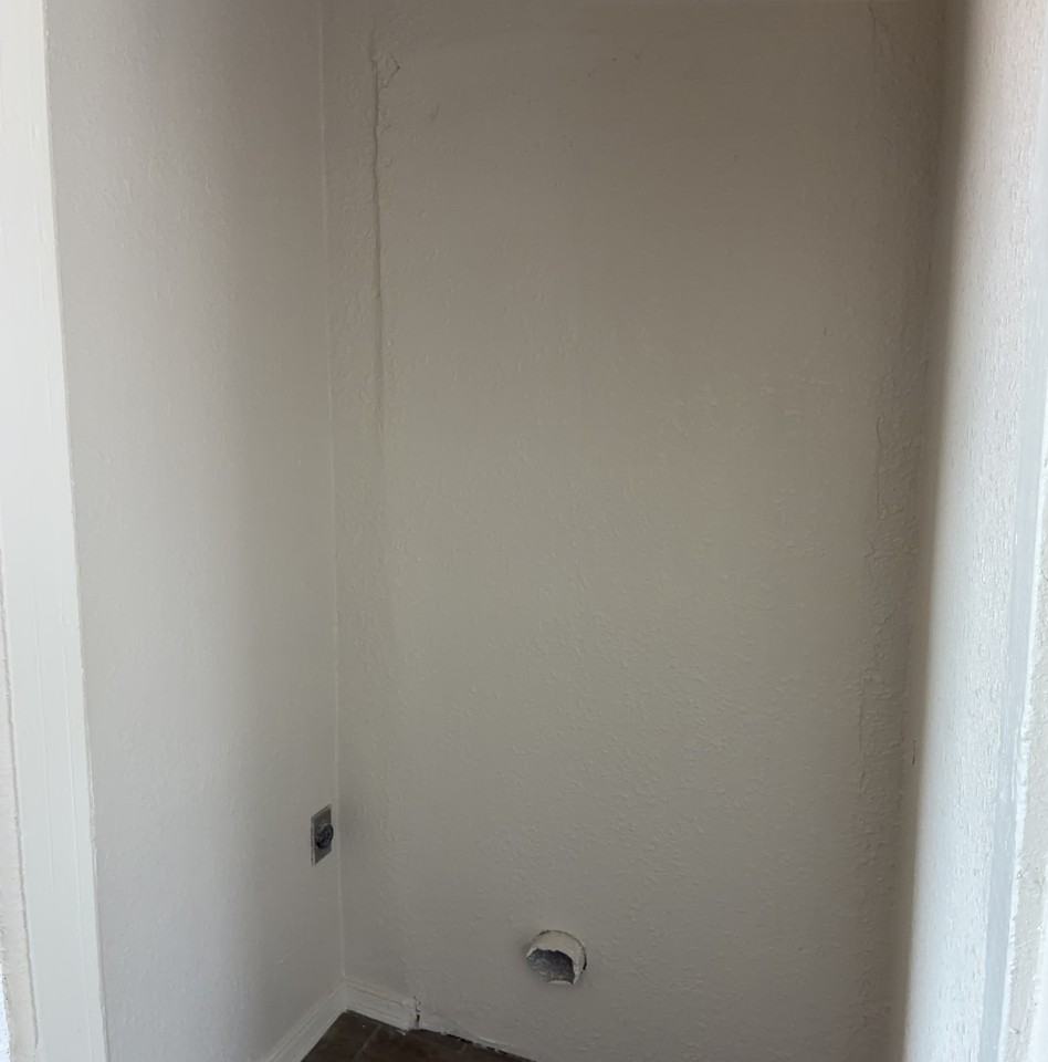 608 Barcelona Dr #1 - Photo 7 of 15