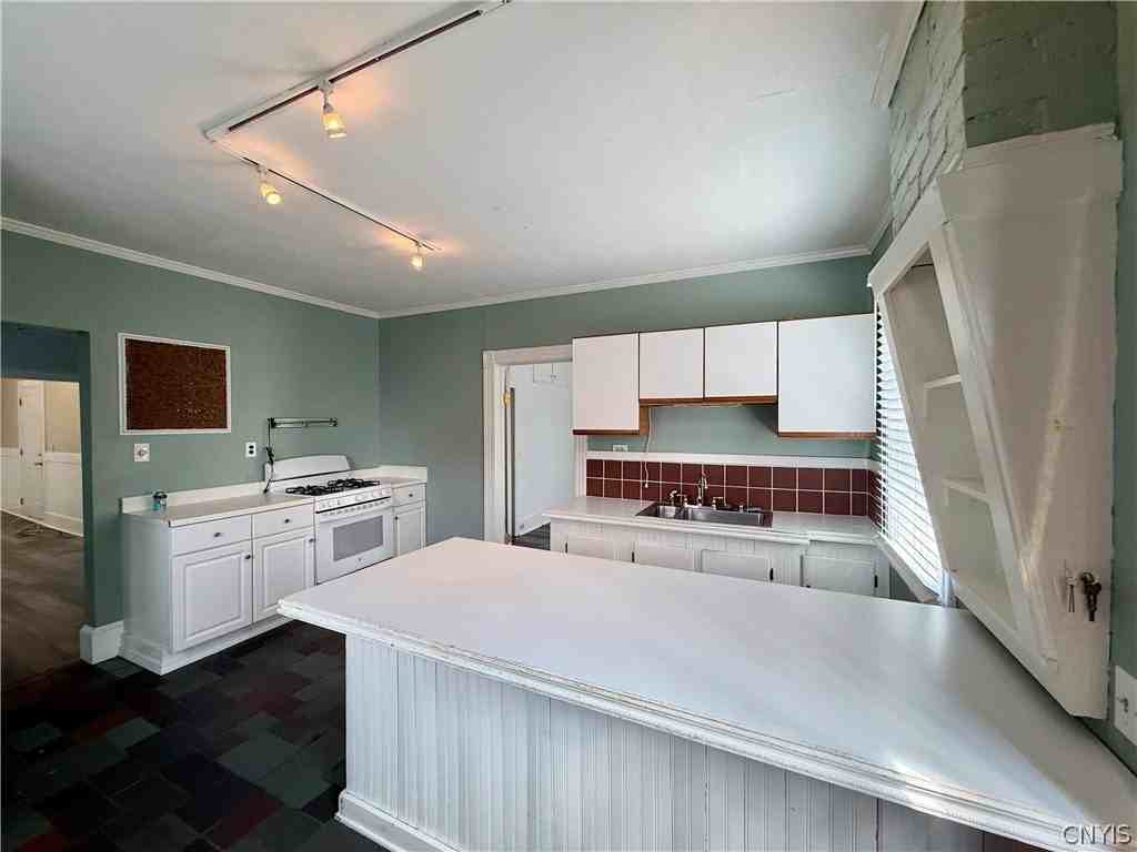 114 Washington St #1 - Photo 3 of 17