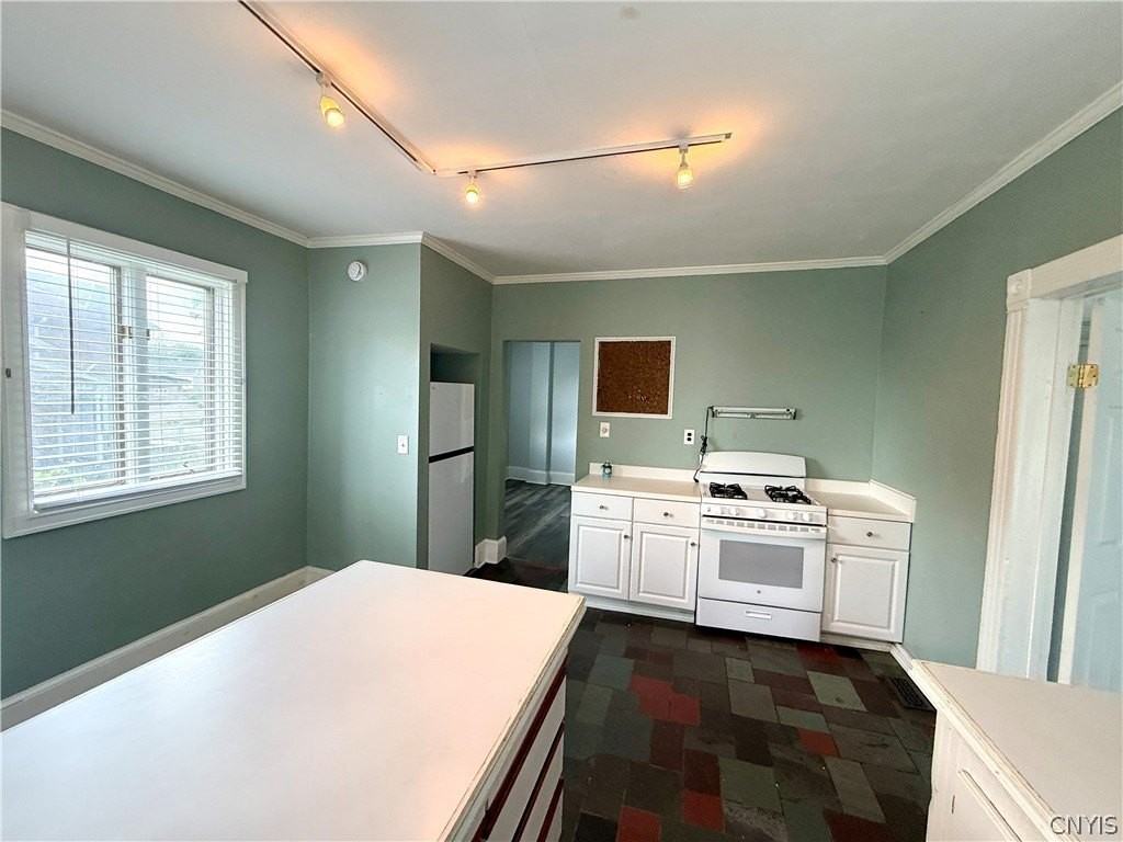 114 Washington St #1 - Photo 4 of 17