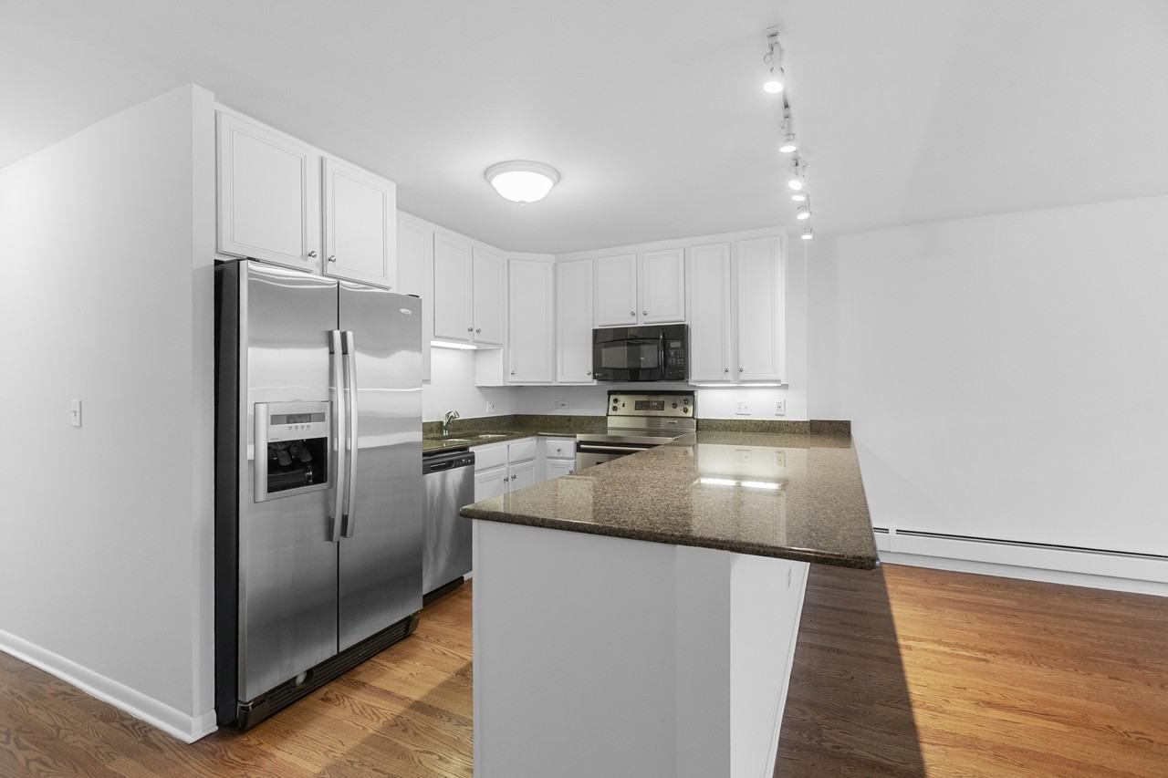 1344 N Dearborn St #11F - Photo 6 of 12