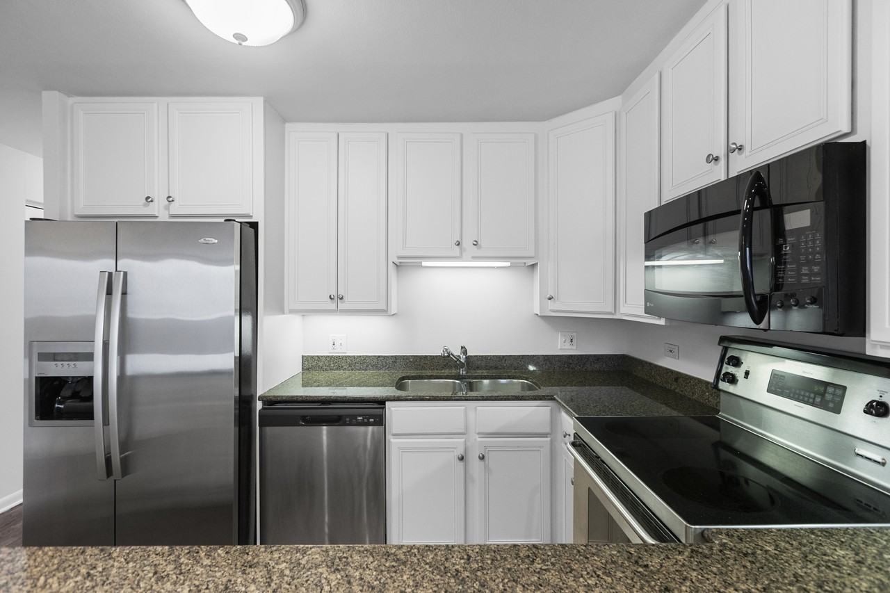 1344 N Dearborn St #11F - Photo 7 of 12