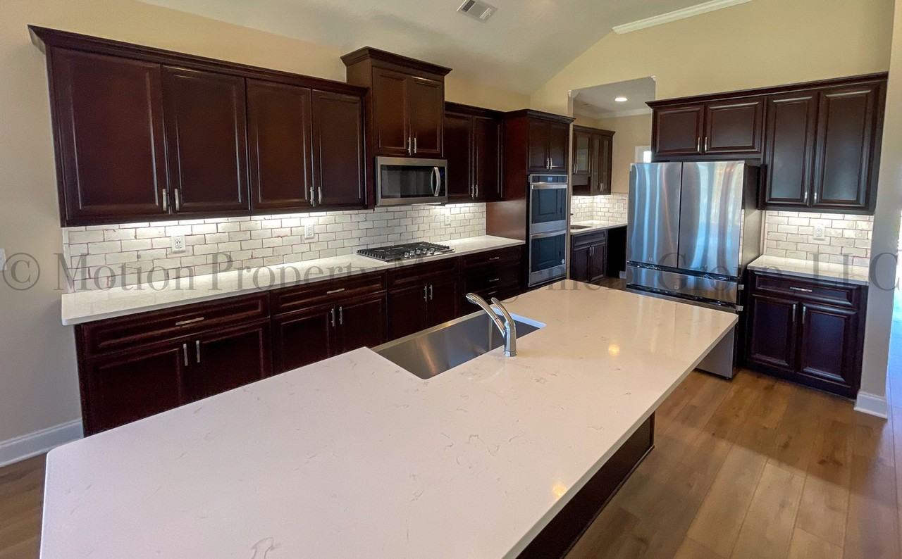 330 Holly Oak Way - Photo 3 of 22