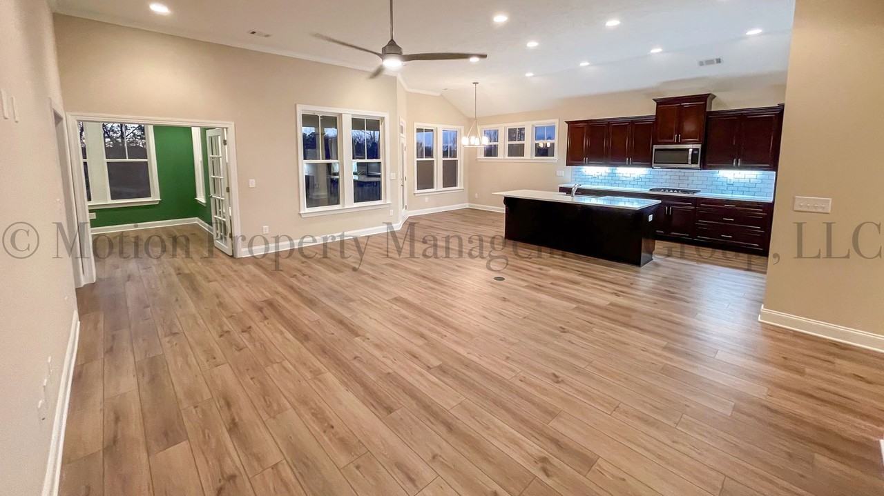 330 Holly Oak Way - Photo 4 of 22
