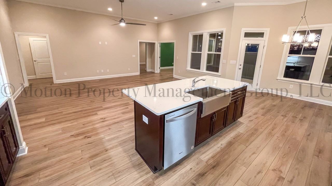 330 Holly Oak Way - Photo 5 of 22