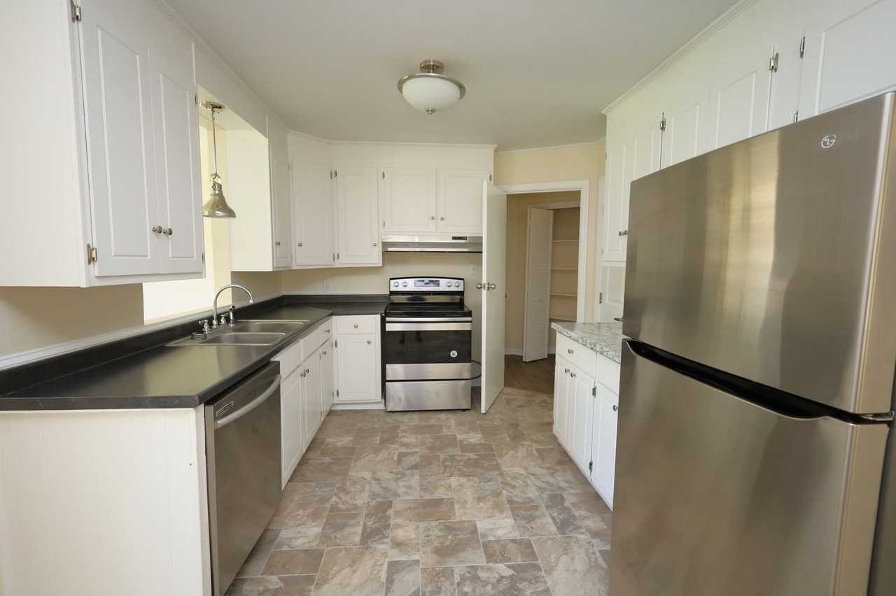 908 E Park Ave - Photo 3 of 12