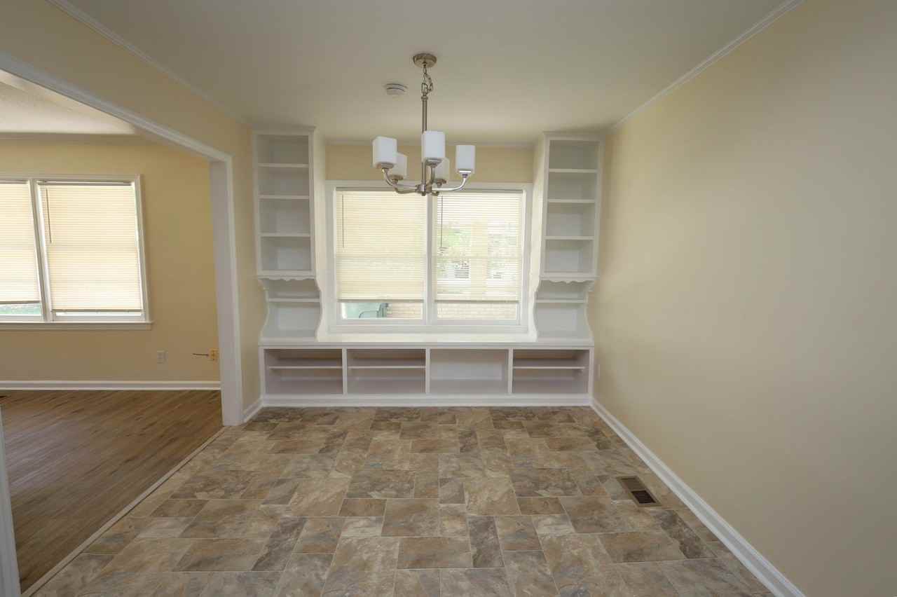 908 E Park Ave - Photo 4 of 12