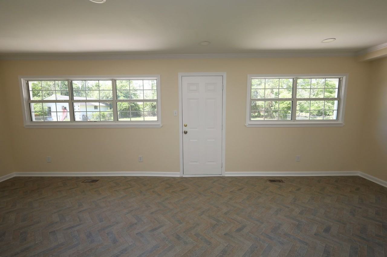 908 E Park Ave - Photo 5 of 12
