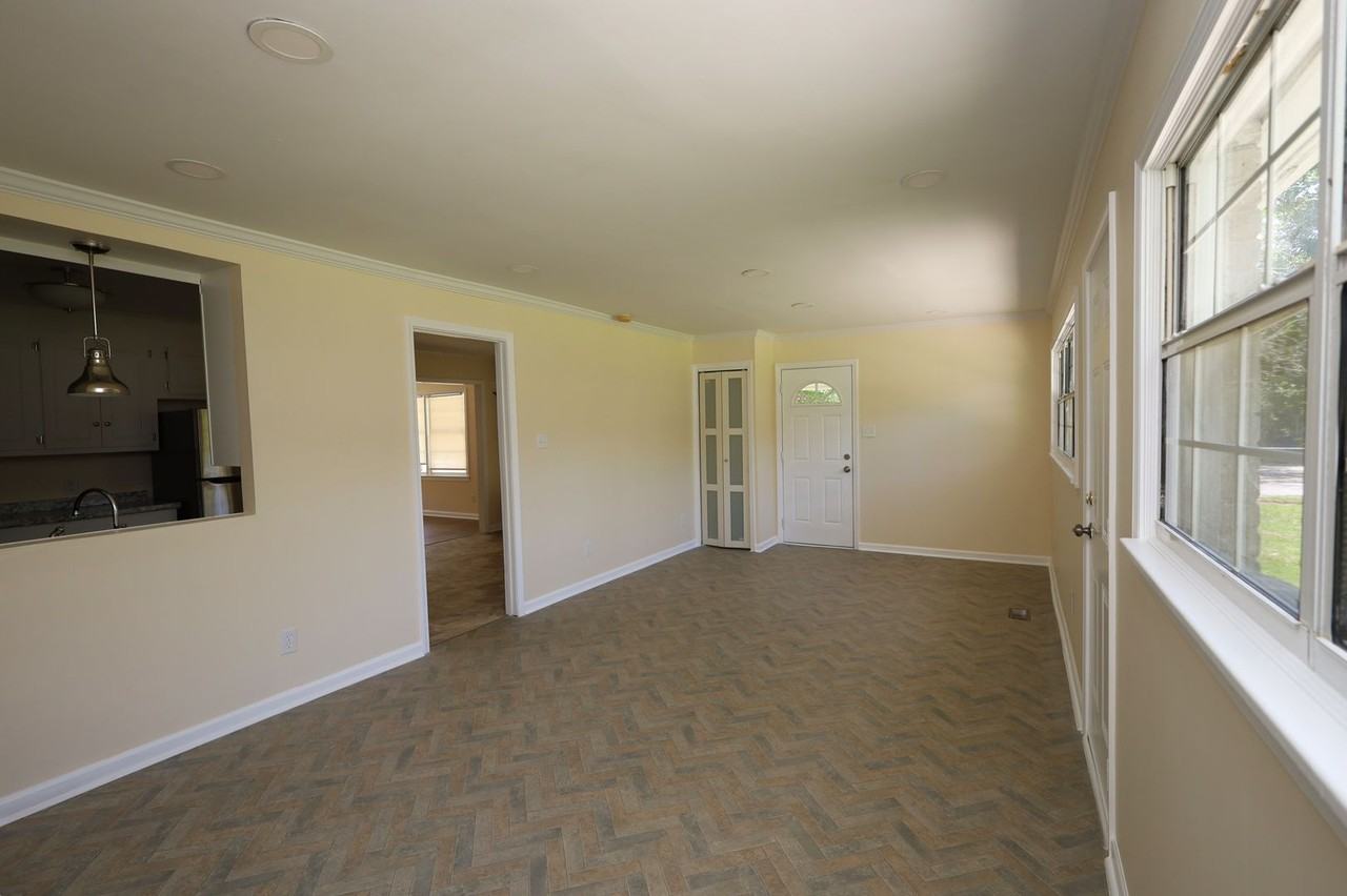 908 E Park Ave - Photo 6 of 12