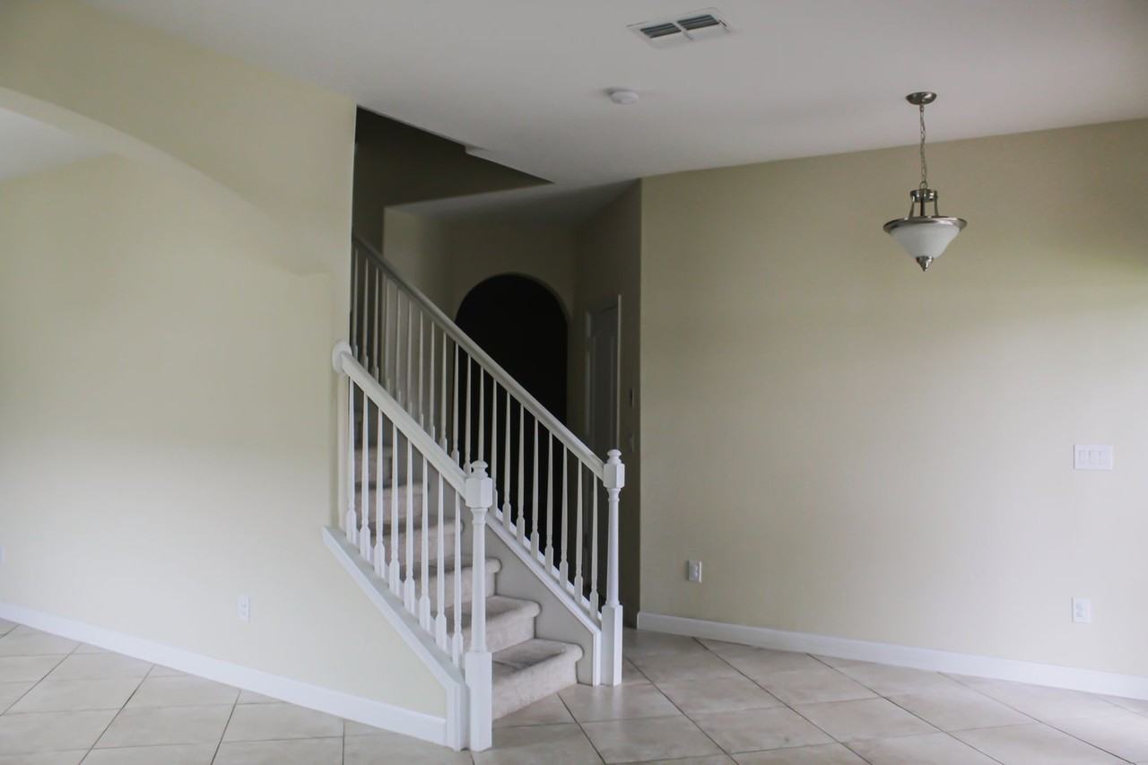 1718 Thetford Cir - Photo 2 of 31
