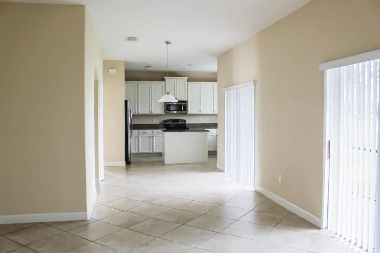 1718 Thetford Cir - Photo 5 of 31
