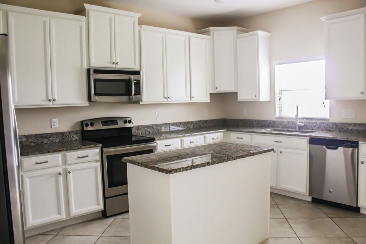 1718 Thetford Cir - Photo 7 of 31