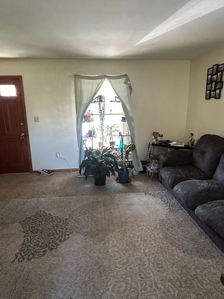 165 Suburban Ave - Photo 2 of 11