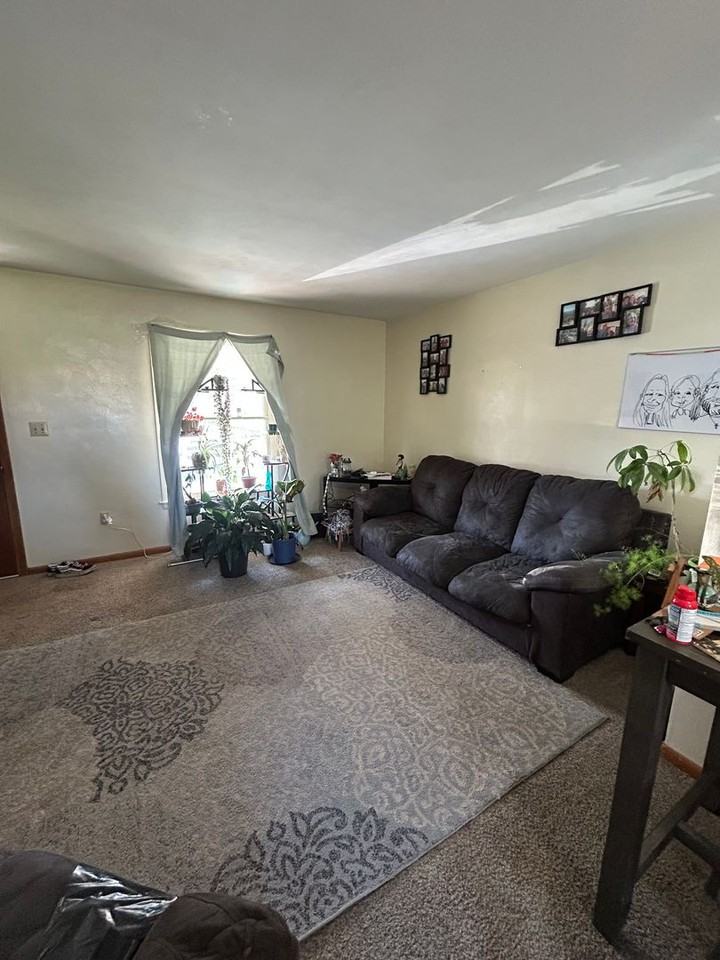165 Suburban Ave - Photo 3 of 11