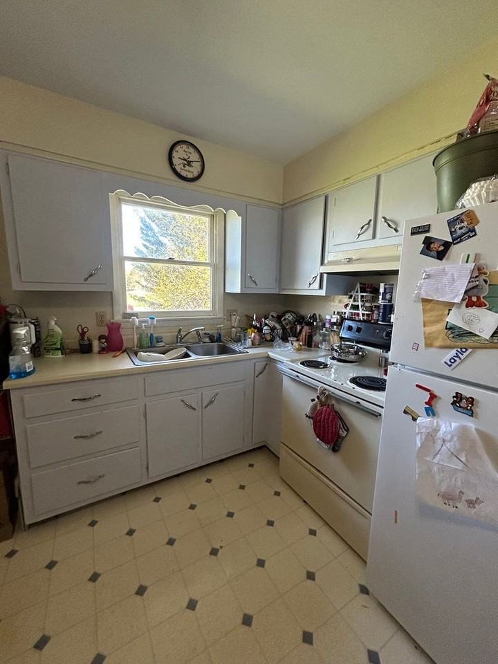165 Suburban Ave - Photo 6 of 11