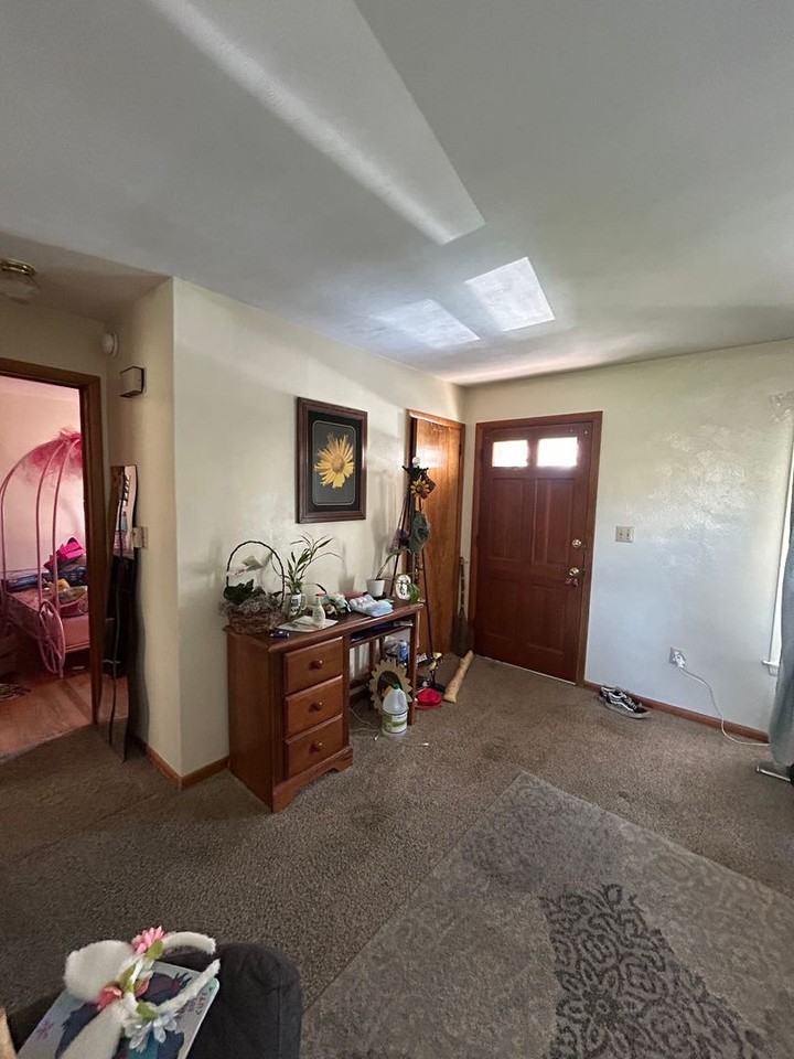 165 Suburban Ave - Photo 7 of 11