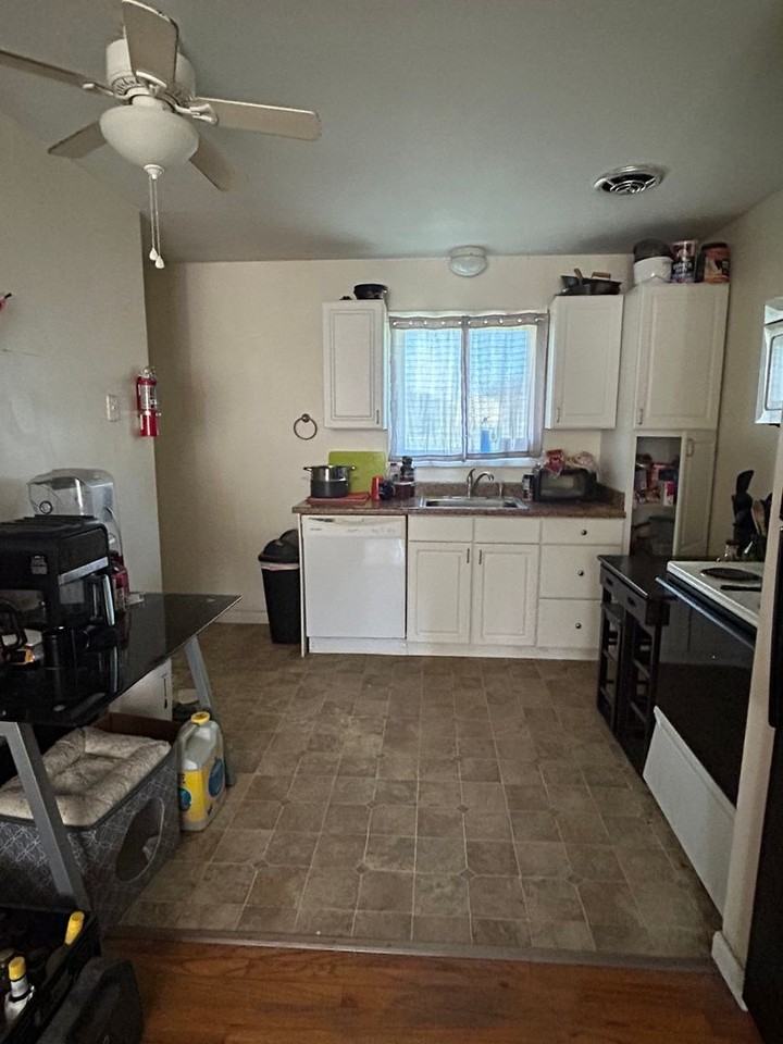 171 Suburban Ave - Photo 3 of 16