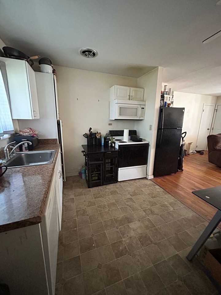 171 Suburban Ave - Photo 5 of 16